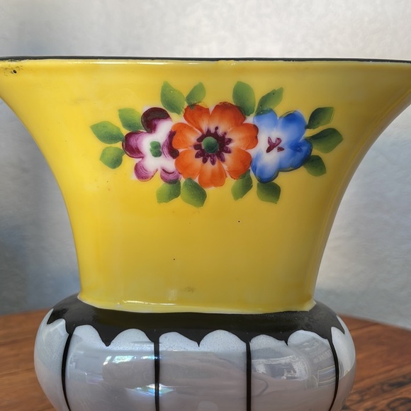 Maple Ware Japanese Vase - Picture 5 of 5